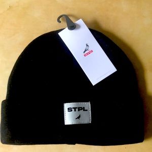 Staple Beanie in black